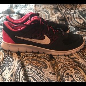 Nike Girls Flex Run sneakers NWOT